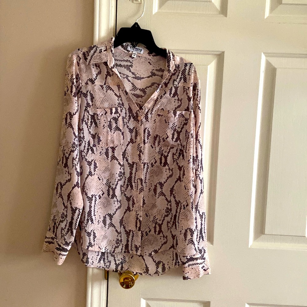 Express portofino blouse snake print light pink with Black and Tan